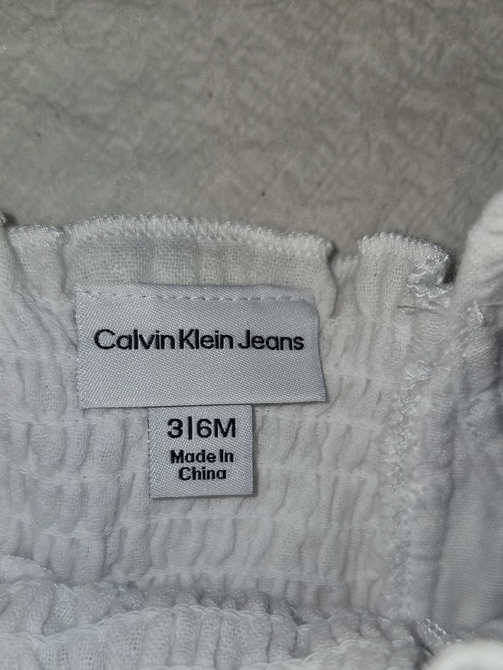 Calvin Klein Jeans Baby Girls White Smocked Top & Gingham Ruffled Shorts Set NWT - Picture 3 of 11